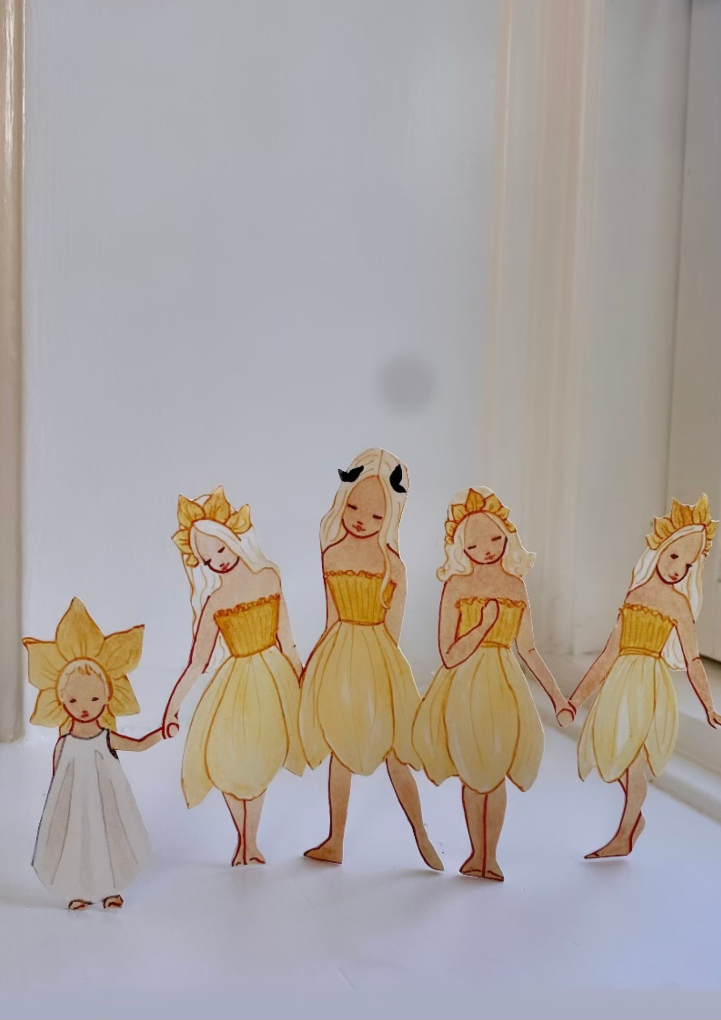 Daffodil Girls Paper Decoration, Danish Design