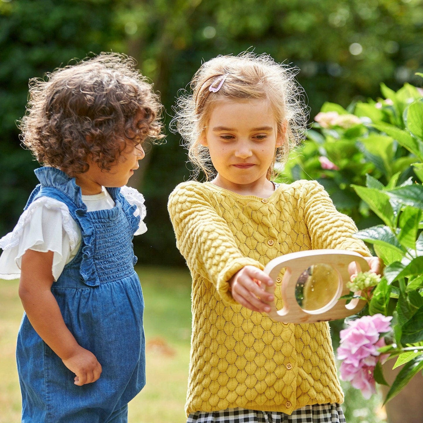 Easy Hold Wooden Magnifier – Montessori Nature Exploration Tool