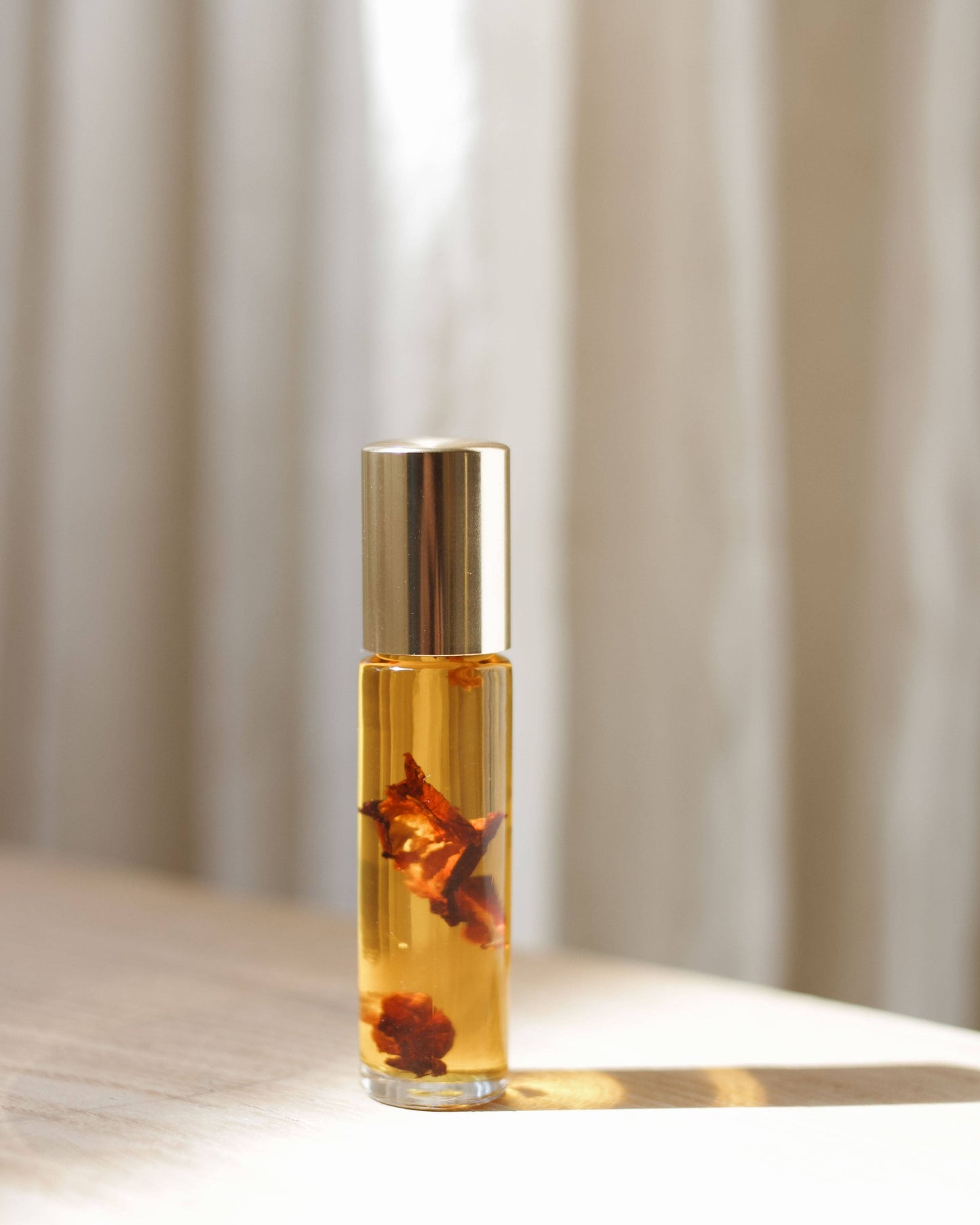 Natural Perfume Roller: Palo Santo & Chamomile Flowers