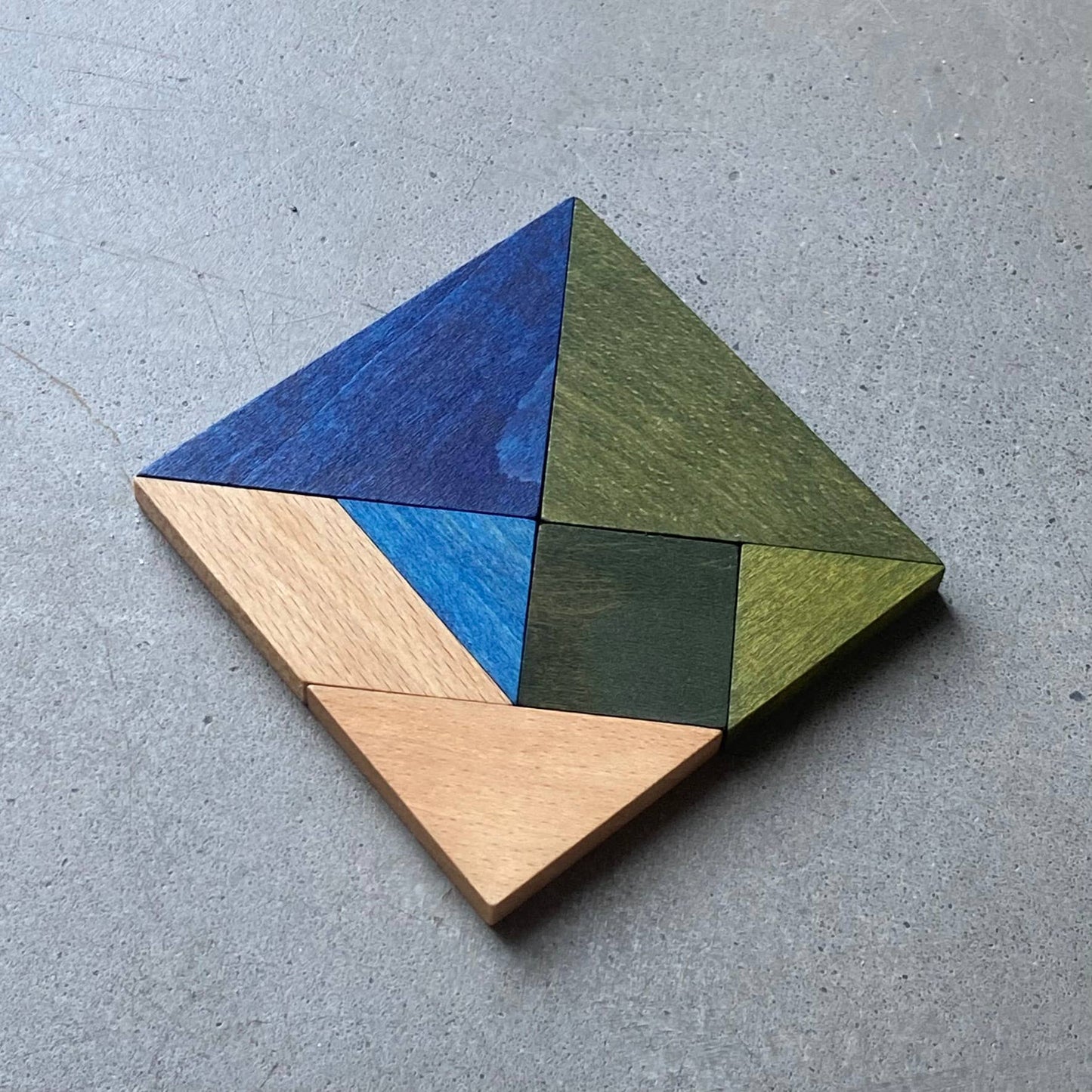 Tangram - family game: Cold