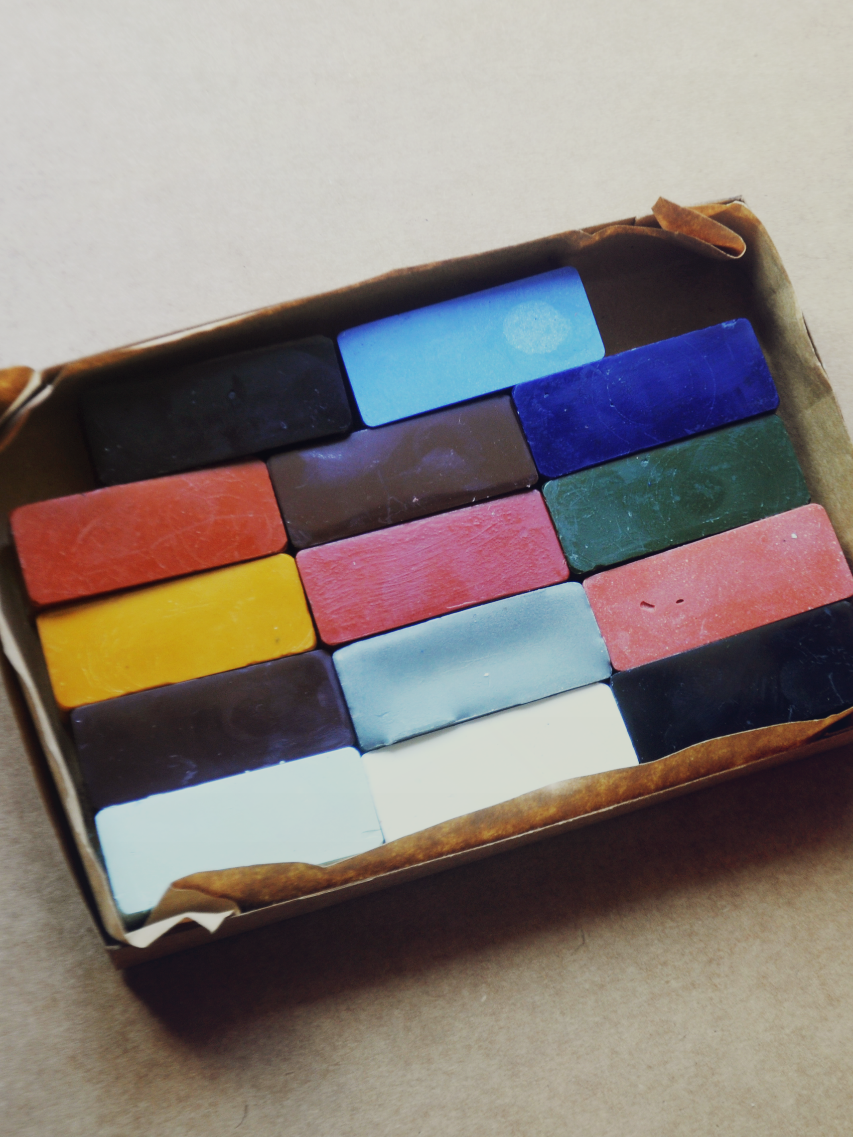 Beeswax Block Rubbing Crayons, Set of 14 Natural Colours