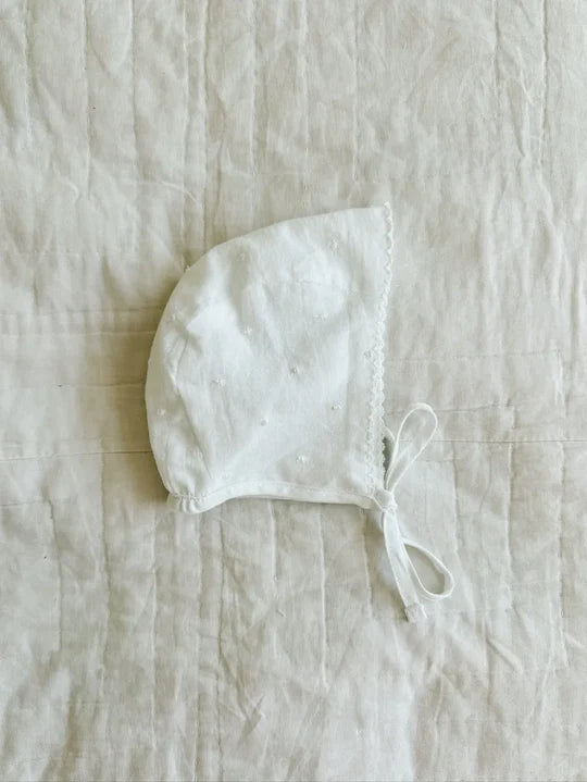 Linn Bonnet, White Dot