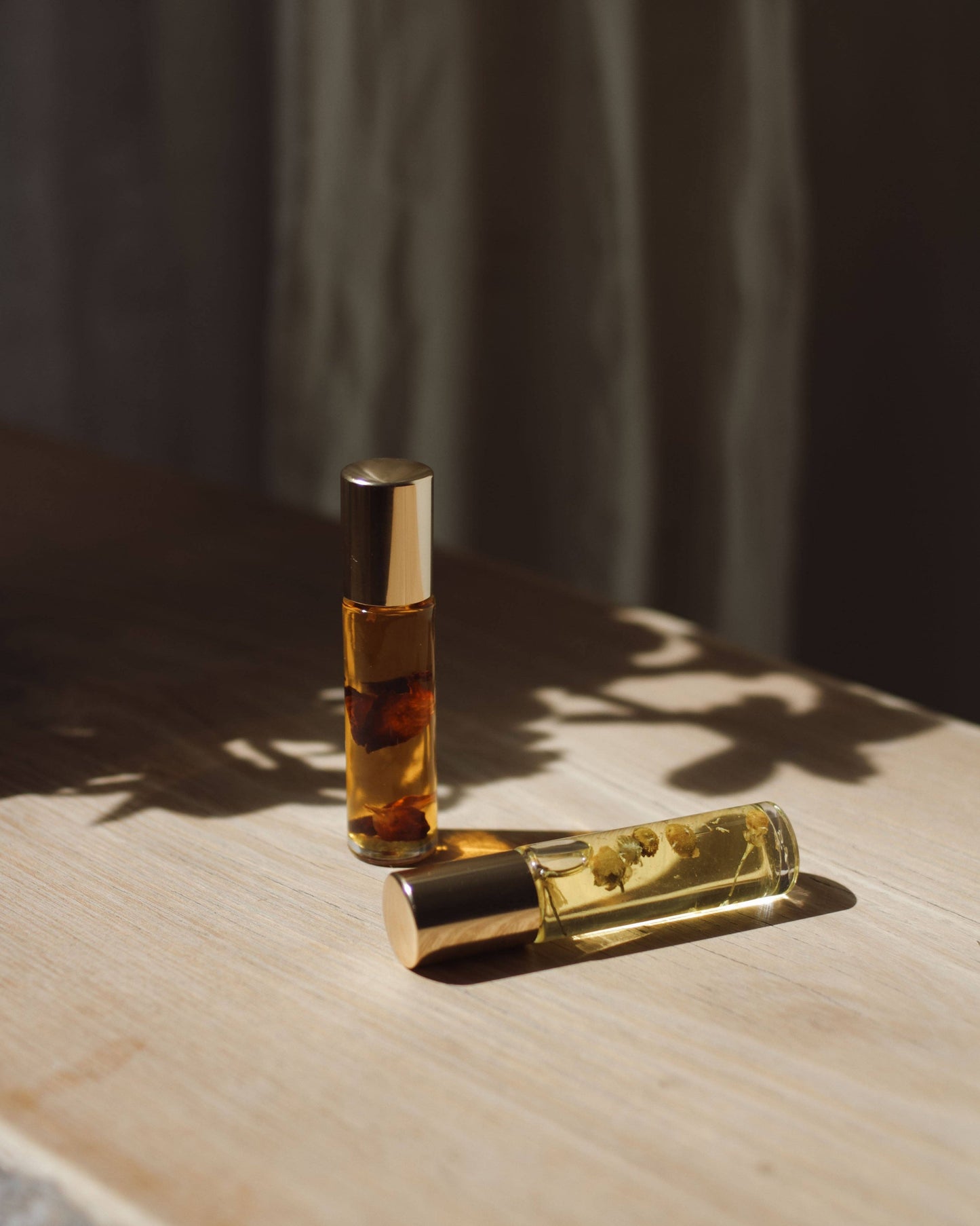 Natural Perfume Roller: Palo Santo & Chamomile Flowers