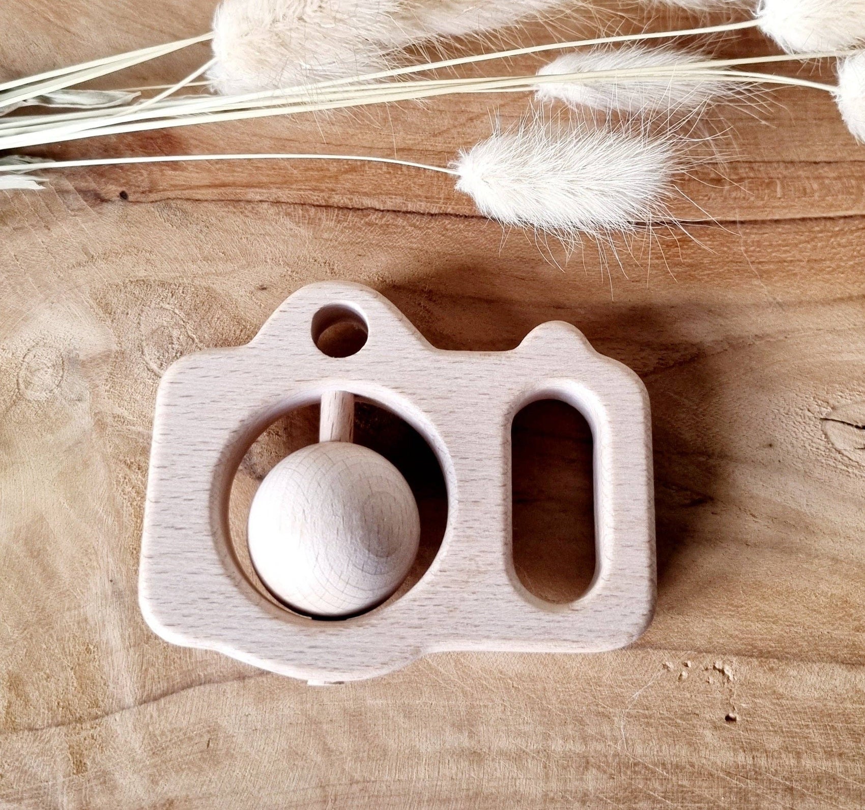 Wooden rattle Camera