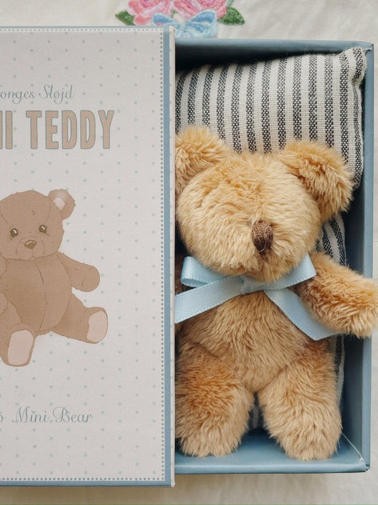 Milo Tiny Teddy – Miniature Teddy Bear in Box Bed