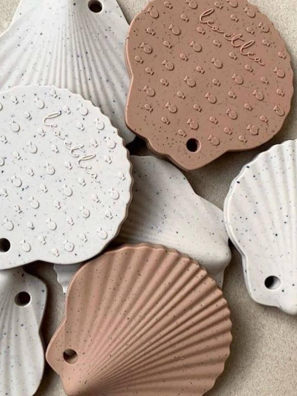 Shell Teether Montessori, Earth