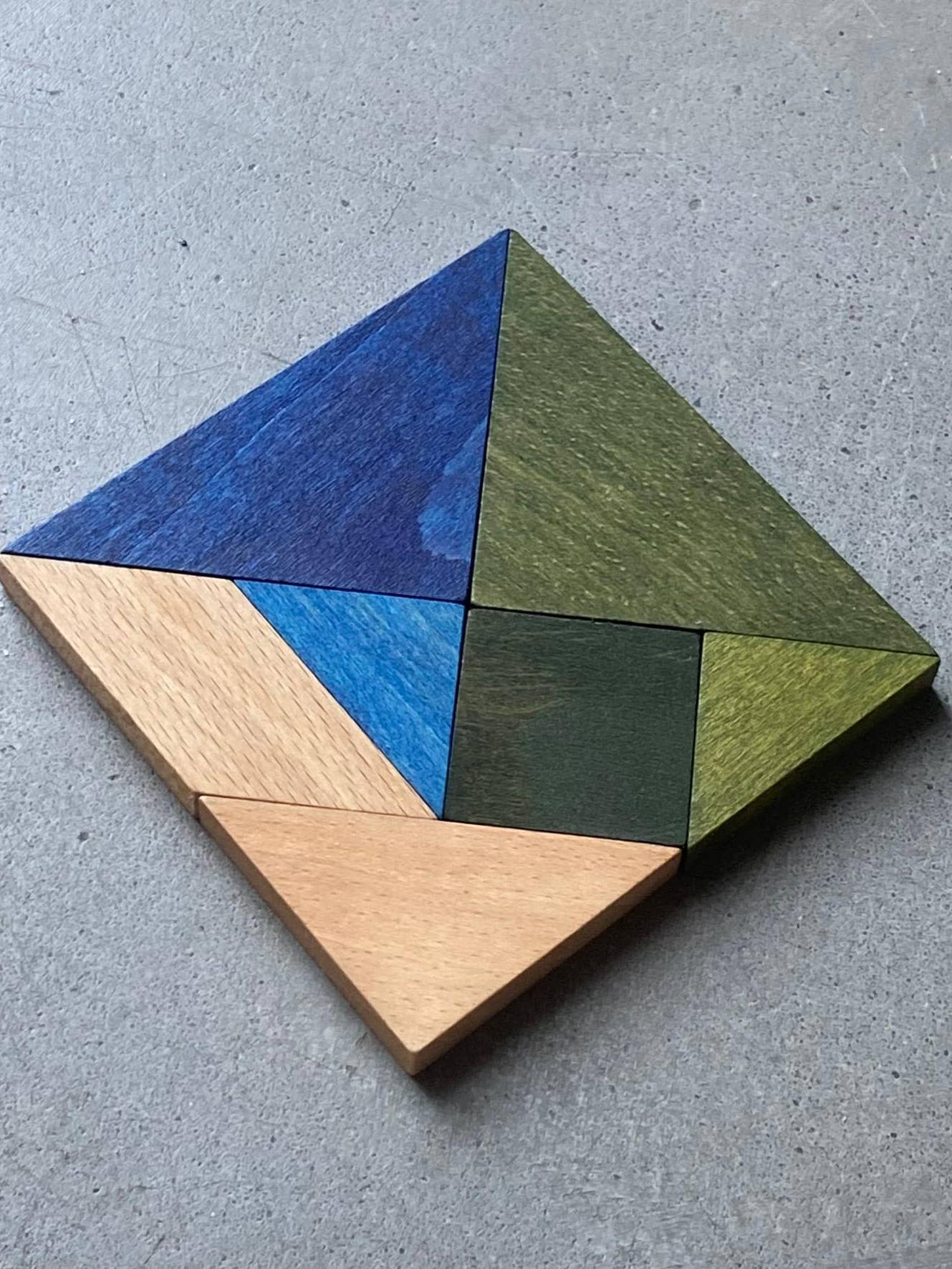 Tangram - family gameWarm