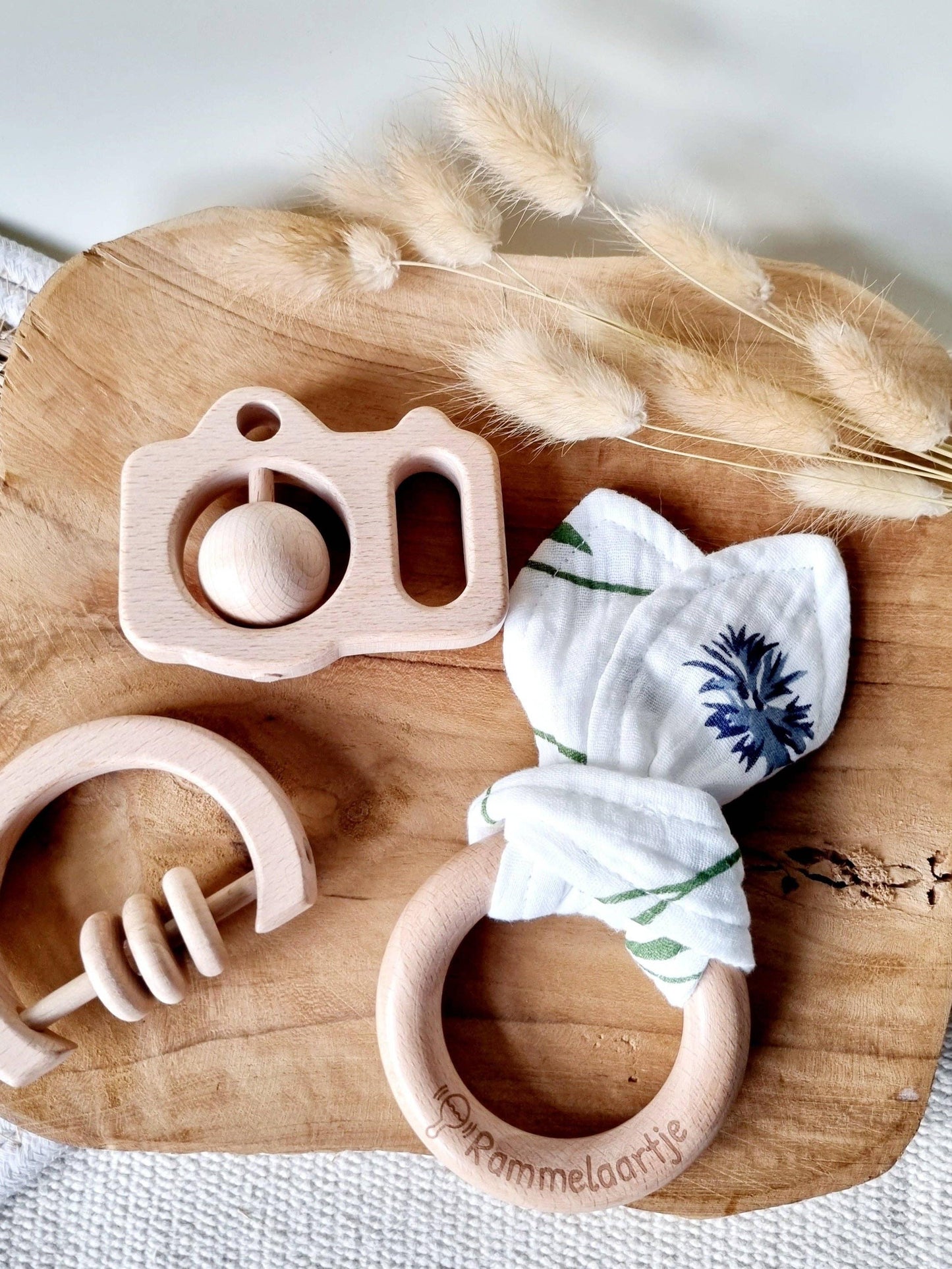 Wooden rattle Camera