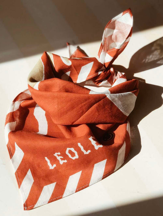 Leoleo, Bandana, Leoleo