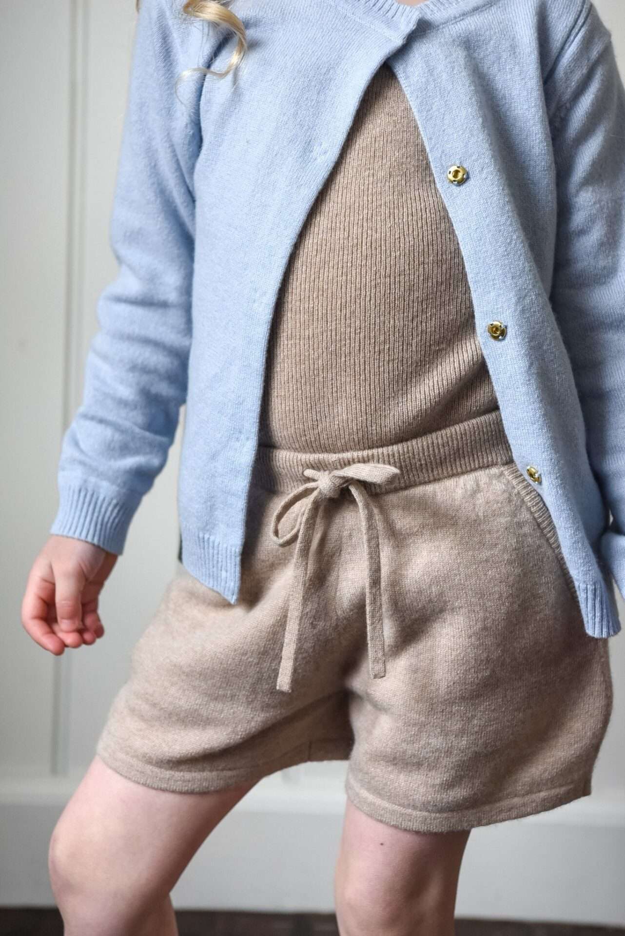 Luma Shorts, Barley, Holmm, 100% Cashmere & Oeko-Tex®