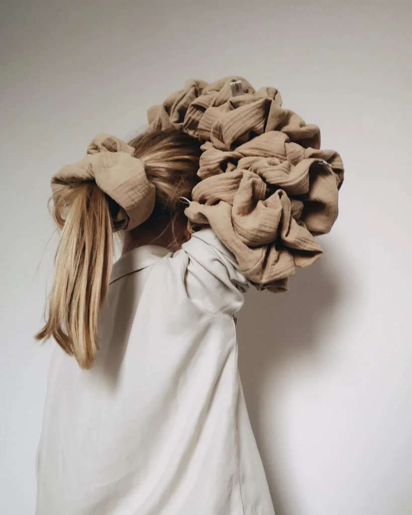 Gloria Statement Scrunchie, Beige, Jeanne Le Studio