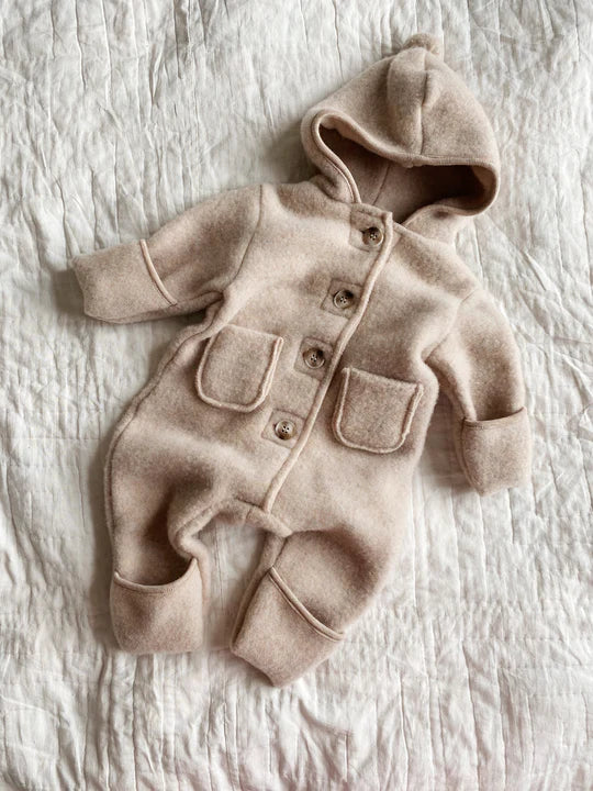 Teddy Onesie, Sand